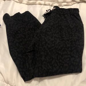 Lululemon on the fly pants